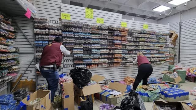 Imagen para Bodegas y plazas que venden contrabando chino gentrifican el Centro Histórico de la CDMX y perjudican a comerciantes establecidos: Canaco