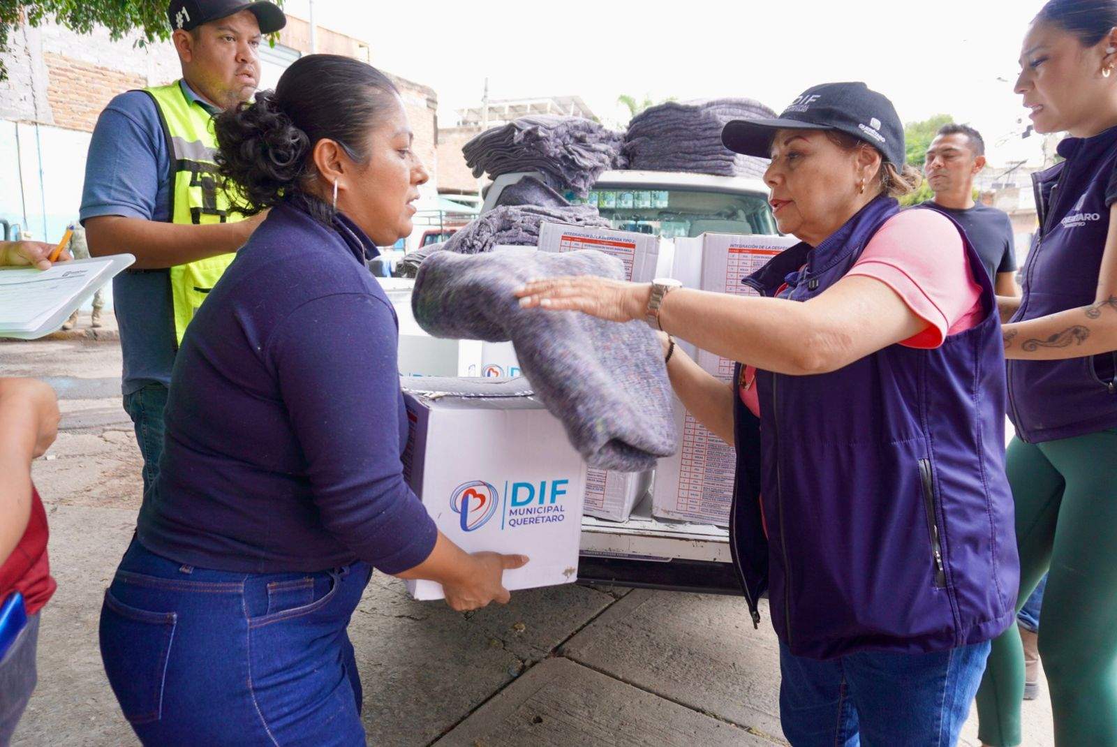 Imagen para DIF Querétaro entrega 800 apoyos alimentarios en Carrillo Puerto